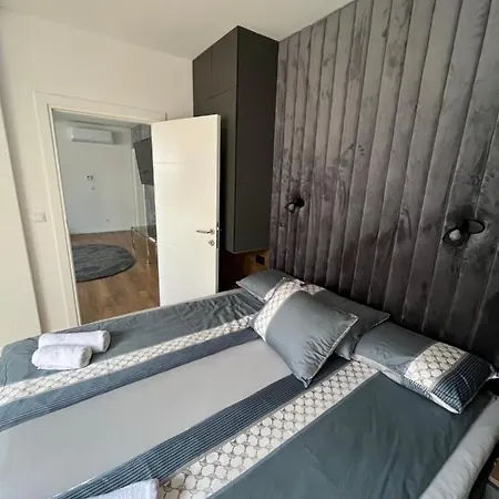 Luca Free Garage Parking *