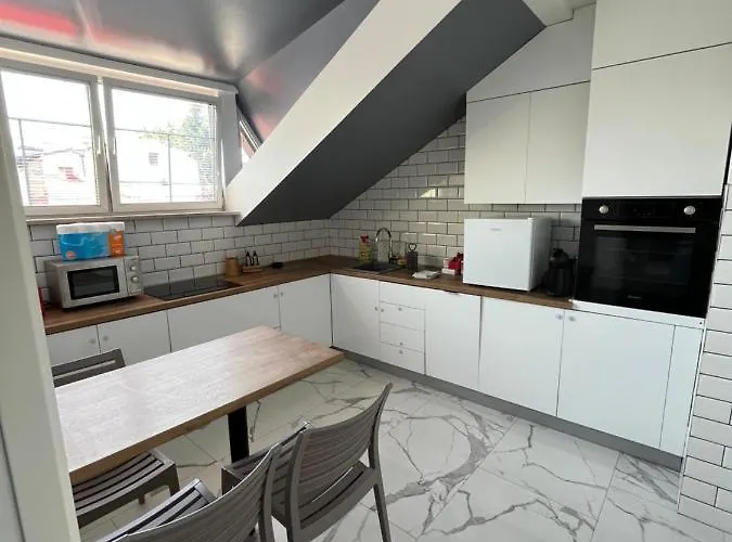 Luca Free Garage Parking Apartman *